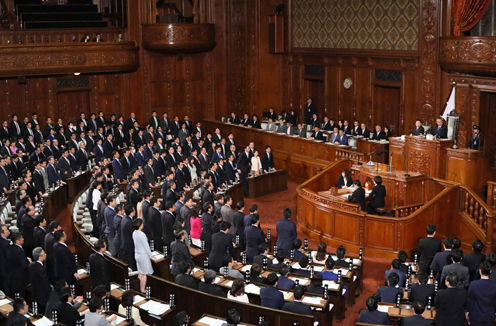 安倍总理出席了众议院预算委员会以及全体会议。