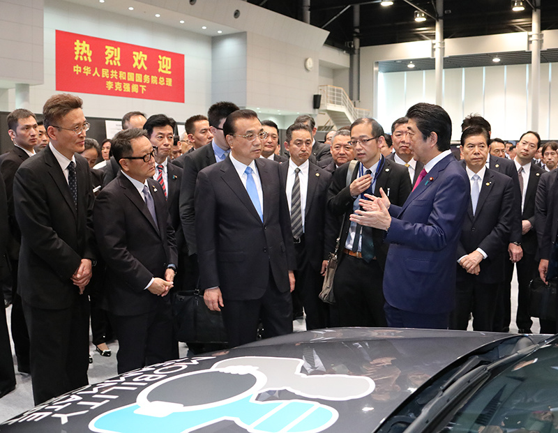 两国首脑参观汽车制造企业的工厂4