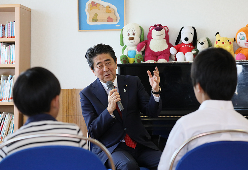 安倍总理访问了滋贺县。