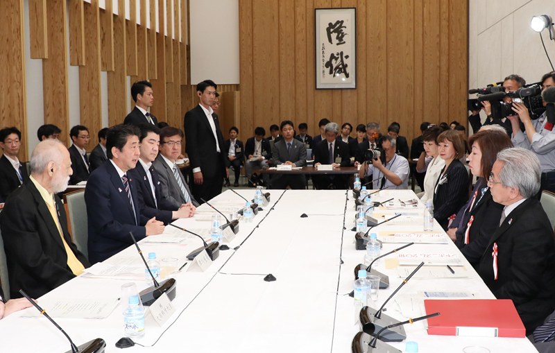 安倍总理在总理大臣官邸召开了第6次“日本之美”综合项目恳谈会以及第3次日本趣味2018综合推进会议。