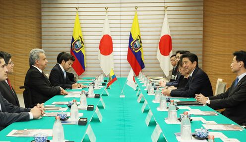 安倍总理在总理大臣官邸与厄瓜多尔共和国总统莱宁·莫雷诺·加尔塞斯举行了首脑会谈等。