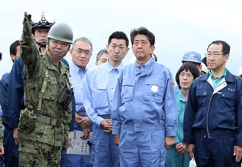 安倍总理为了视察2018年北海道胆振东部地震造成的灾害状况访问了北海道。