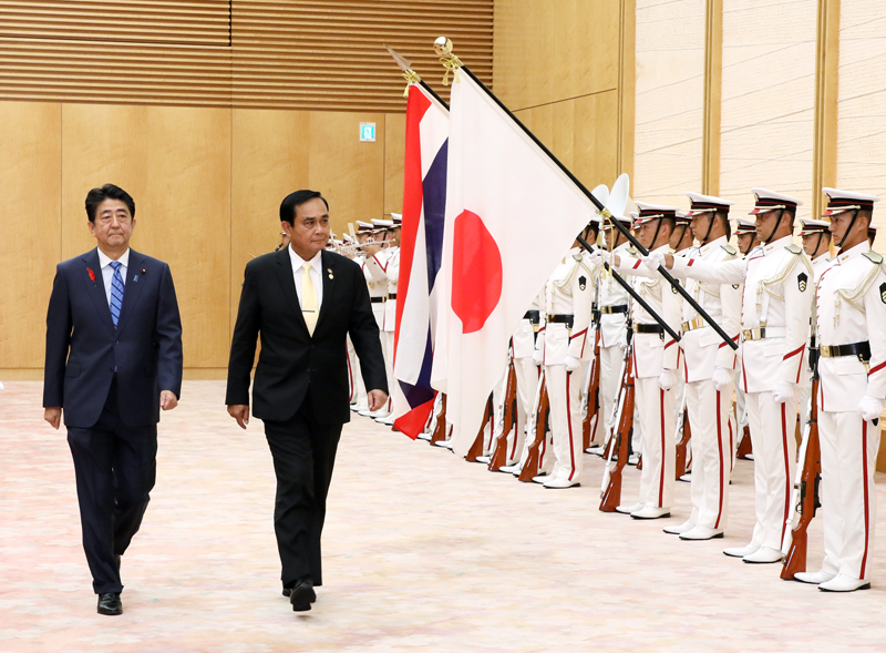 安倍总理在总理大臣官邸与泰王国总理巴育・詹欧差举行了首脑会谈等。