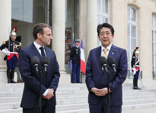 安倍总理访问了欧洲。