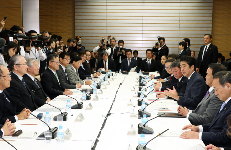 安倍总理在总理大臣官邸召开了第20次未来投资会议。