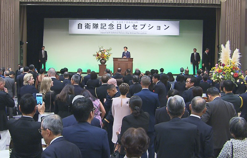 安倍总理出席了在东京都内举行的2018年度自卫队纪念日招待会。