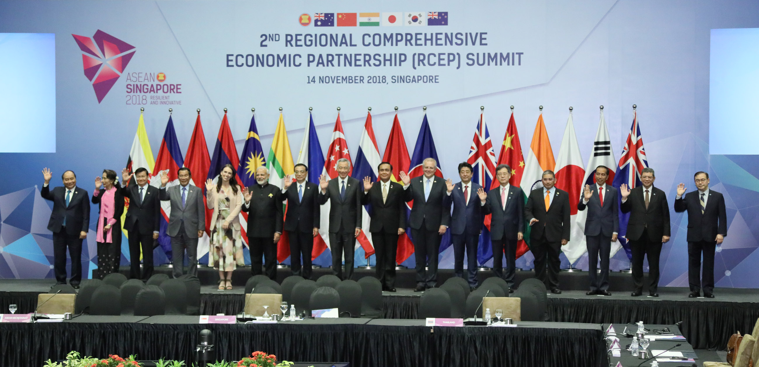 安倍总理出席了东南亚国家联盟（ASEAN）相关首脑会议等。