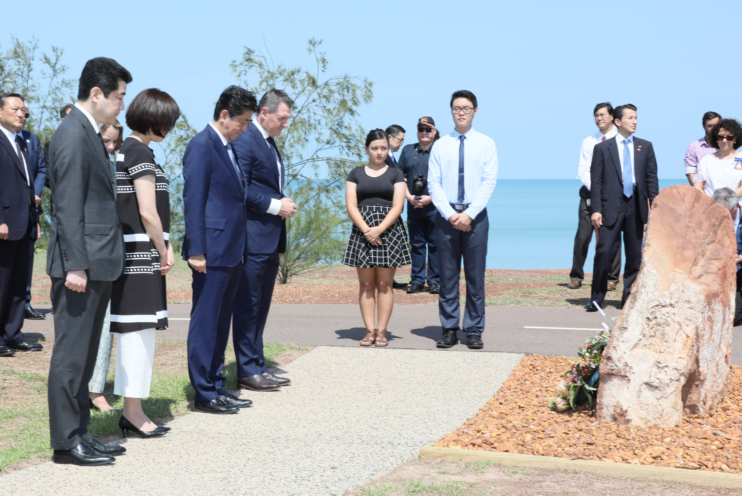 安倍总理访问了澳大利亚联邦。