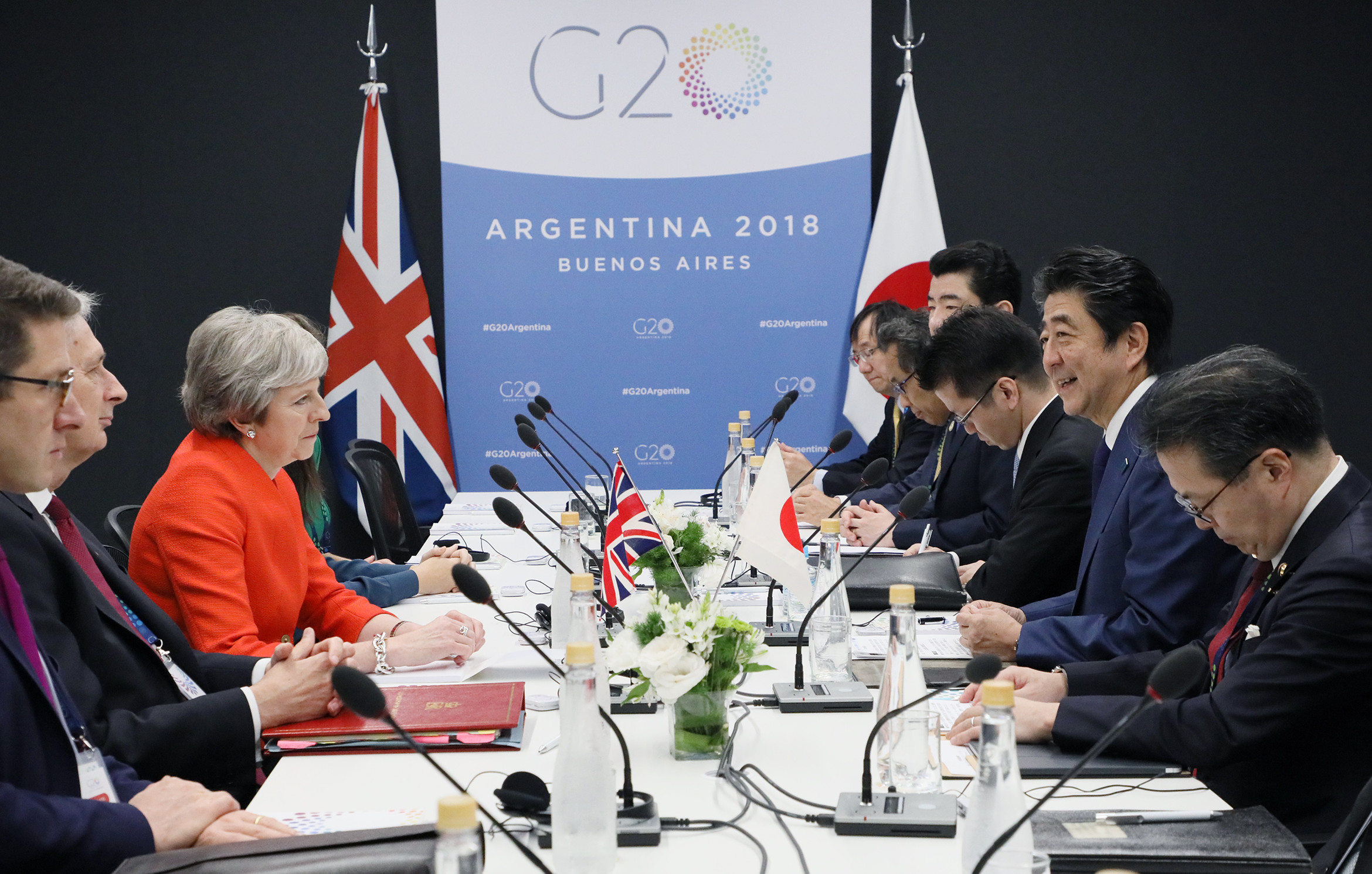安倍总理为了出席G20布宜诺斯艾利斯峰会等访问了阿根廷共和国。