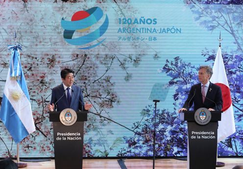 安倍总理为了出席G20布宜诺斯艾利斯峰会等访问了阿根廷共和国。