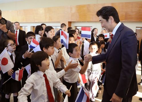 安倍总理访问了巴拉圭共和国的亚松森。