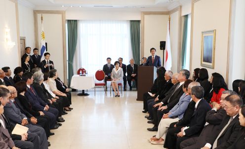 安倍总理访问了乌拉圭东岸共和国的蒙得维的亚。