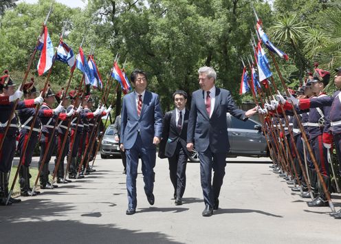 安倍总理访问了乌拉圭东岸共和国的蒙得维的亚。