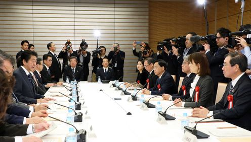 安倍总理在总理大臣官邸召开了第41次综合科学技术・创新会议。