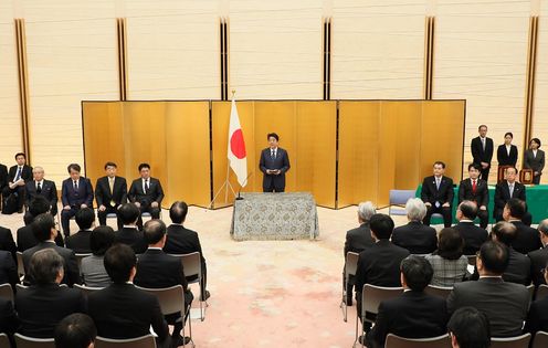 安倍总理出席了在总理大臣官邸举行的第2届日本医疗研究开发大奖表彰仪式。