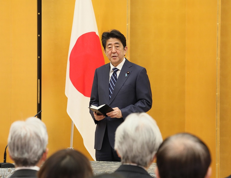 安倍总理出席了在总理大臣官邸举行的第2届日本医疗研究开发大奖表彰仪式。