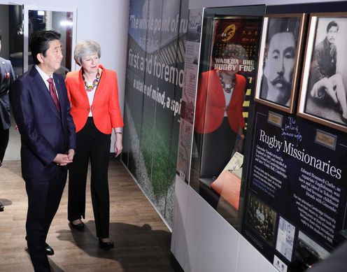 安倍总理访问了英国的伦敦。