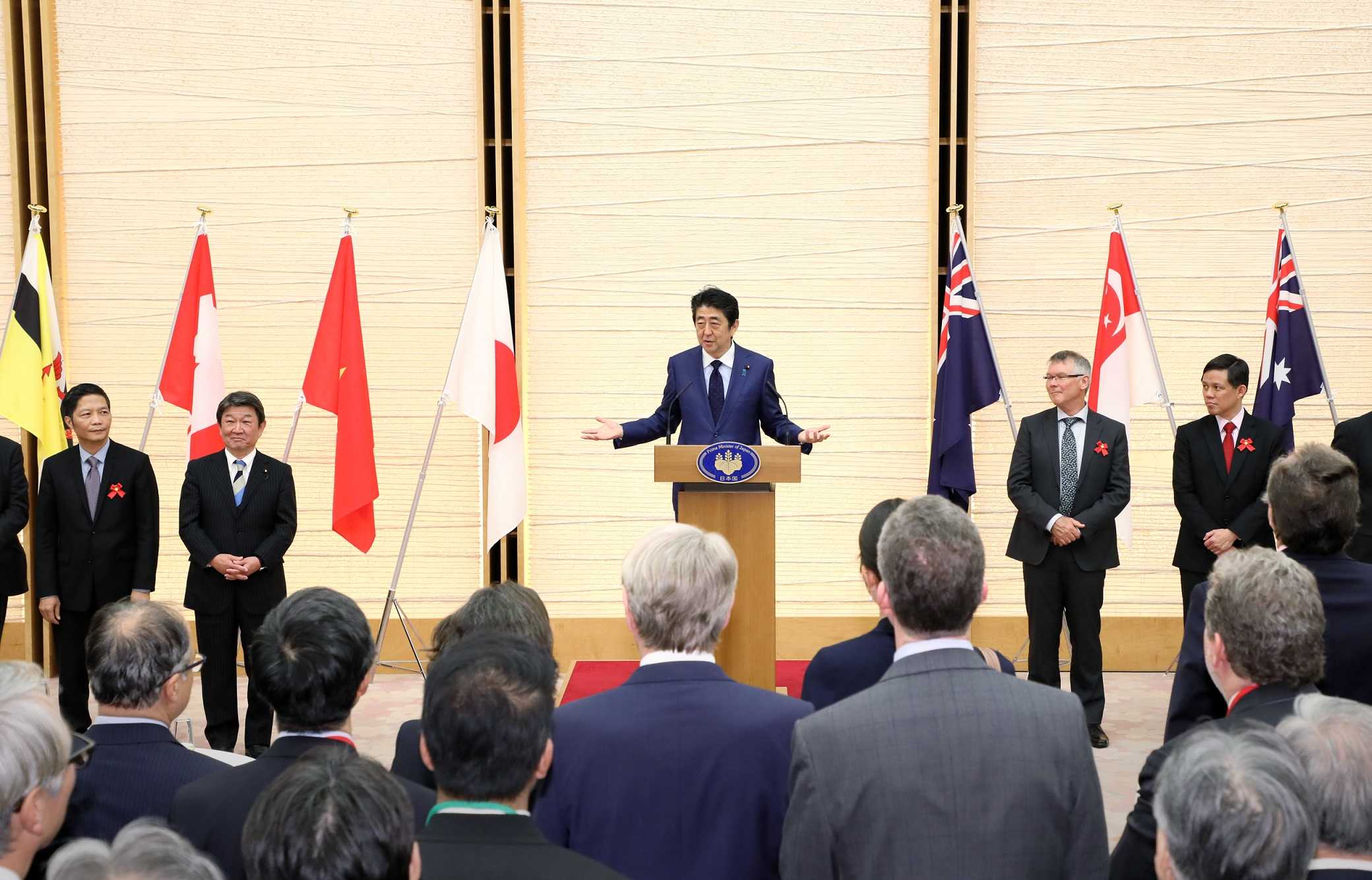 安倍总理在总理大臣官邸出席了《全面与进步跨太平洋伙伴关系协定》（TPP11）生效纪念典礼。