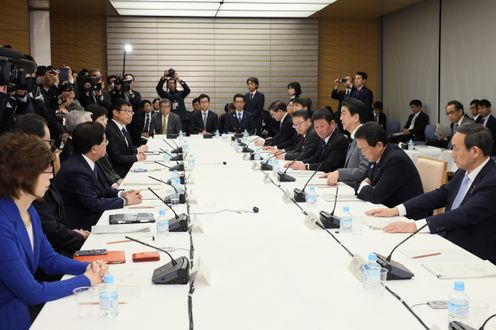 安倍总理在总理大臣官邸召开了第25次未来投资会议。