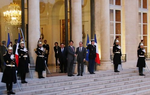 安倍总理访问了法兰西共和国的巴黎。