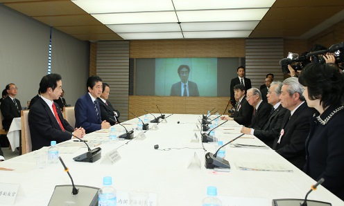 安倍总理在总理大臣官邸召开了第27次国家战略特别区域咨询会议。