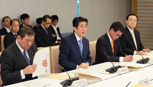 安倍总理在总理大臣官邸召开了第16次国家战略特别区域咨询会议。