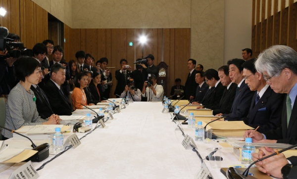 安倍总理在总理大臣官邸召开了第36次教育再生实行会议。