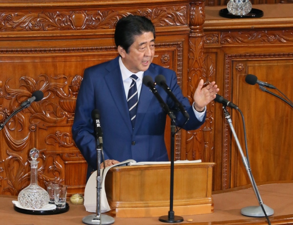 安倍总理在众议院全体会议及参议院全体会议上发表了第193届国会施政方针演说。