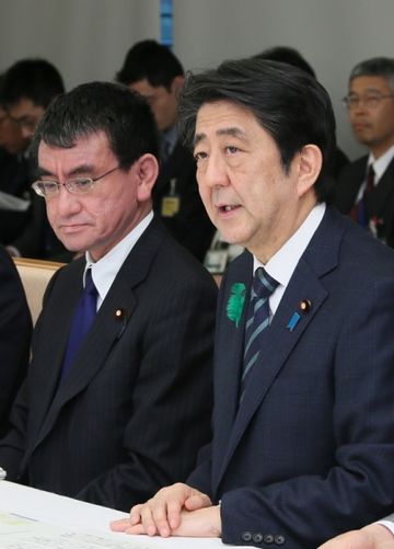安倍总理在总理大臣官邸出席了“2016年震源在熊本县熊本地区的地震紧急灾害对策本部会议”（第12次）。