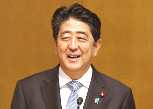 安倍总理出席了在东京都内举行的全国信用金库大会。