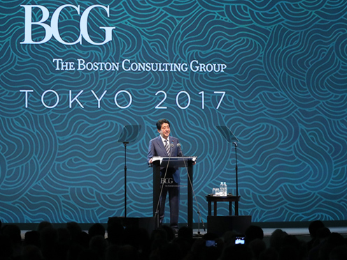 安倍总理出席了在东京都内举行的波士顿咨询公司年度经营总会。