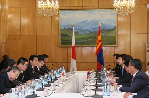 安倍总理访问了蒙古国的乌兰巴托。