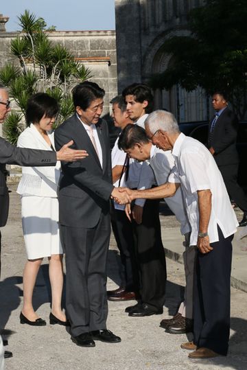 安倍总理访问了古巴共和国的哈瓦那。