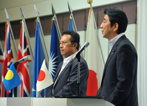 安倍总理继续出席第7届太平洋岛国峰会。