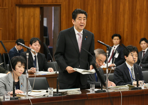 安倍总理出席了参议院总务委员会。