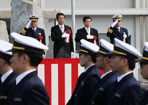 安倍总理出席了位于广岛县吴市的海上保安大学校的毕业典礼。