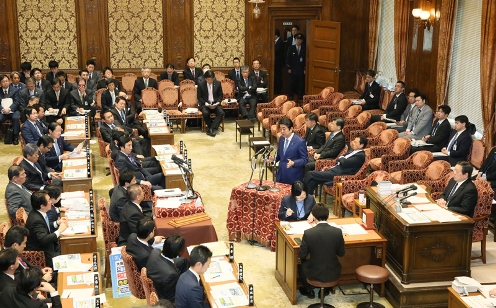安倍总理出席了众议院预算委员会以及众议院财务金融委员会。