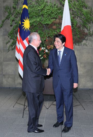 安倍总理在总理大臣官邸举行了日本・马来西亚的首脑会谈等。