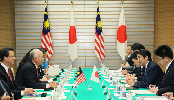 安倍总理在总理大臣官邸举行了日本・马来西亚的首脑会谈等。