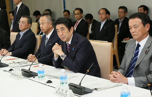 安倍总理在总理大臣官邸召开了2015年第7次经济财政咨询会议。