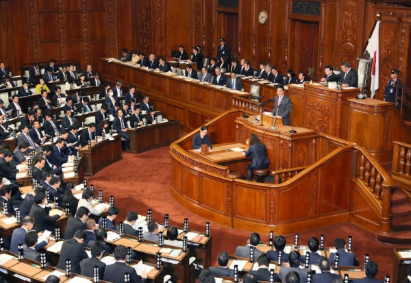 安倍总理出席了参议院全体会议以及众议院全体会议。