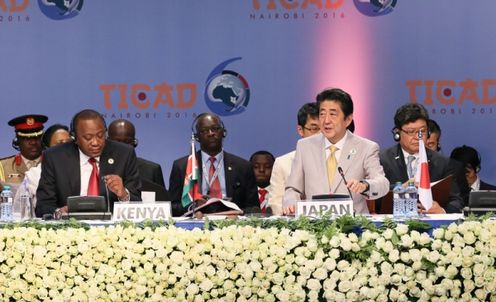 安倍总理为了出席TICAD VI（第六届非洲开发会议）等，访问了肯尼亚共和国的内罗毕。