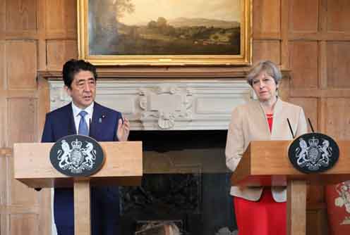 安倍总理访问了英国。