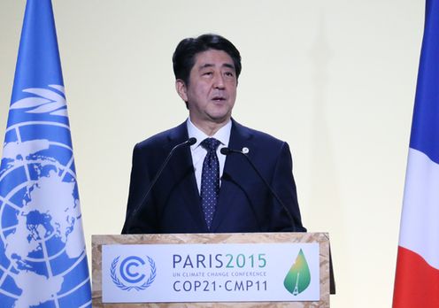 安倍总理为了出席COP21（联合国气候变化框架公约第二十一次缔约方会议）首脑会议继续访问了法兰西共和国的巴黎。