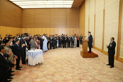 安倍总理在总理大臣官邸举办了与驻东京伊斯兰国家外交使团的开斋晚宴。