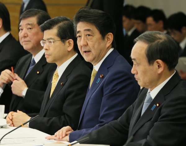 安倍总理在总理大臣官邸召开了第2次“支撑明天日本的观光愿景构想会议”。