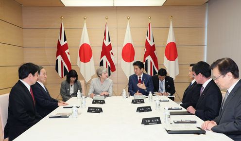 安倍总理在总理大臣官邸召开了国家安全保障会议（四大臣会议）特别会议。