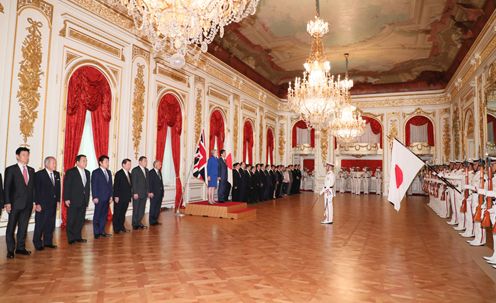 安倍总理在迎宾馆赤坂离宫与英国首相特雷莎·梅举行了首脑会谈等。