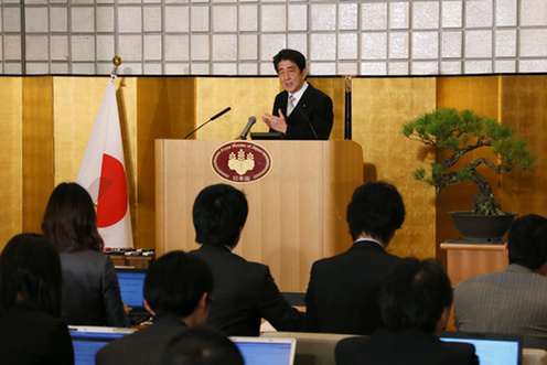 安倍总理在伊势神宫举行了新年记者招待会。