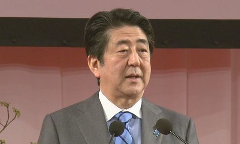 安倍总理出席了在东京都内举行的“日本医师会红胡子大奖”表彰仪式。